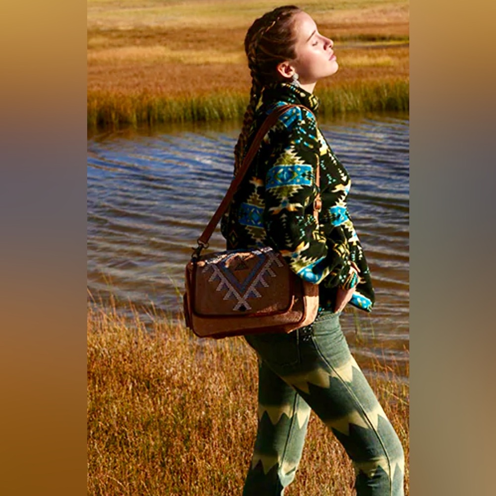 PRAIRIE MAGIC SHOULDER BAG NEW - Picture 5 of 5